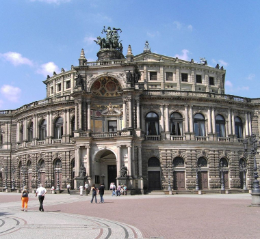 Analysis of Mozart’s Operas As an Extension from Gluck