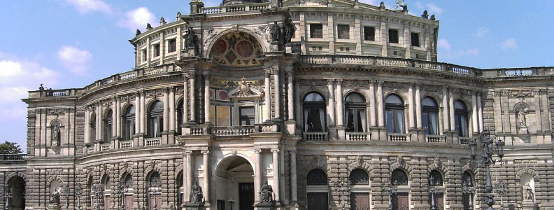 Analysis of Mozart’s Operas As an Extension from Gluck